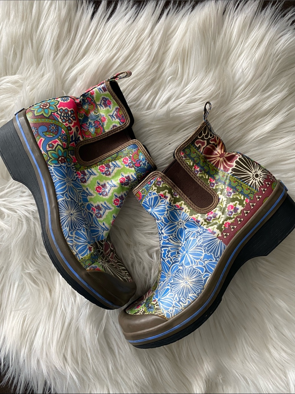 Dansko Chelsea wellies Patterned Floral Chelsea Boots in Blue and Olive - Picture 2 of 12